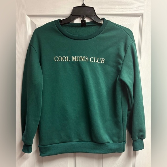 SHEIN Sweaters - NWOT SHEIN “Cool Moms Club” Sweatshirt Size Medium